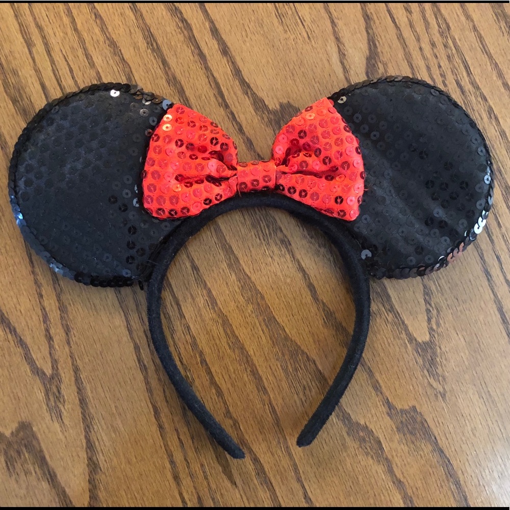 Minnie Mouse ears